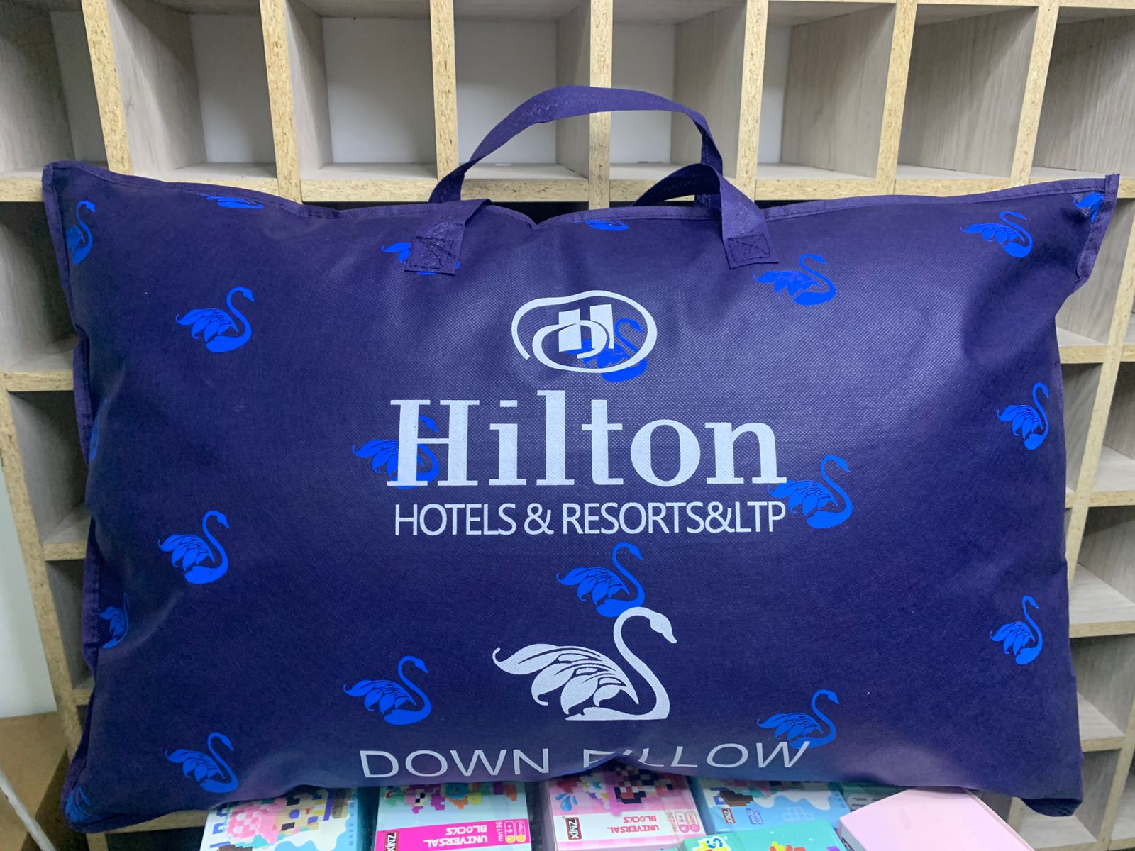 Almohada Hilton Down Pillow